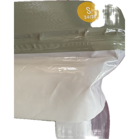 NEW in Package Goodfellow & Co Mens Classic V-Neck T-Shirts 4-Pack SMALL 34/36 - Picture 2 of 4